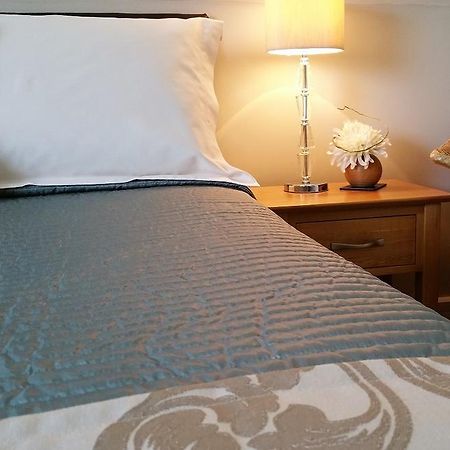 Mead Lodge B&B Corsham Buitenkant foto